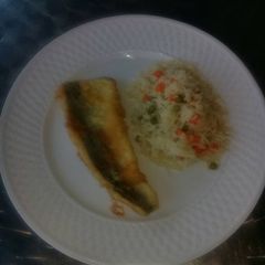 A picture of Fried fish and vegetable rice.