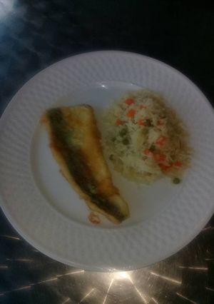 A picture of Fried fish and vegetable rice.