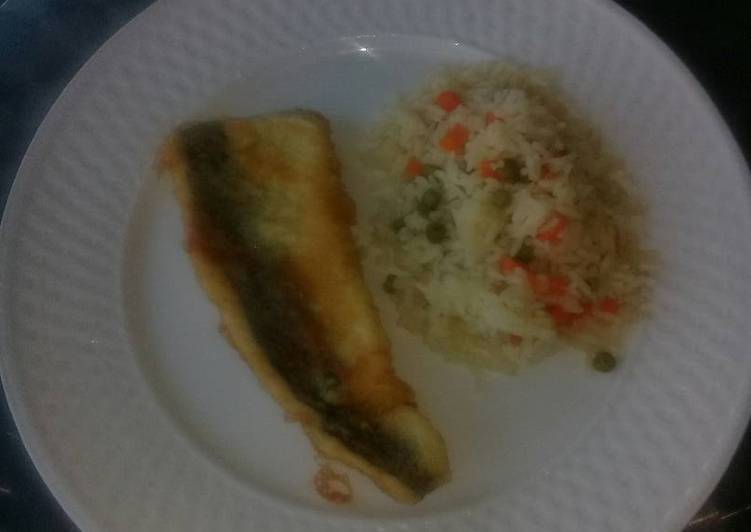 Fried fish and vegetable rice