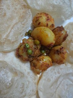 লুচি আলুর দম(luchi aloor dum recipe in Bengali) রেসিপির প্রধান ছবি