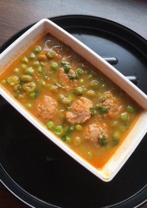A picture of Peas soya in tomato besan curry.