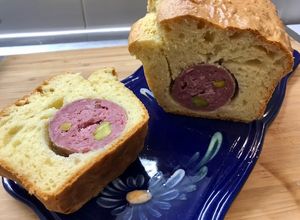 Une photo de Saucisson brioché pistache à la Lyonnaise