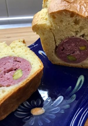 Une photo de Saucisson brioché pistache à la Lyonnaise