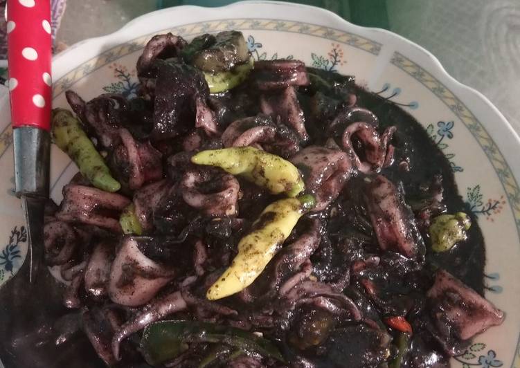 Tumis cumi hitam