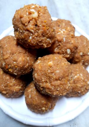 A picture of Methi Gond ladoo.