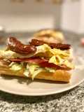Bocadillo completo con chorizo, tortilla y bacon