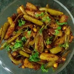A picture of Sukhi aloo parwal sabji.
