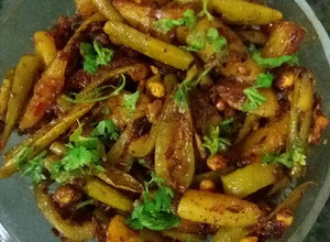 A picture of Sukhi aloo parwal sabji.
