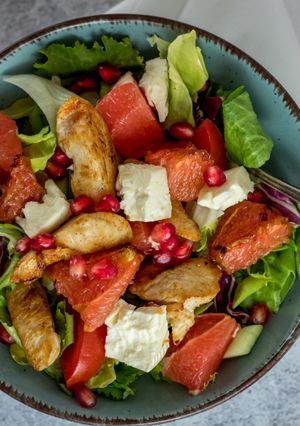 Saláta csirkemellel és grapefruittal recept fotója