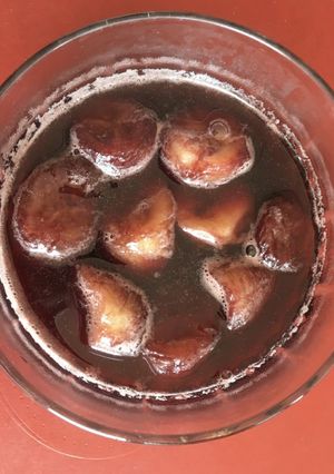 Una foto de Plátanos en vino tinto