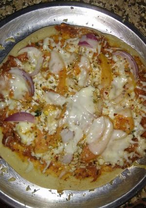 A picture of Onion pizza.
