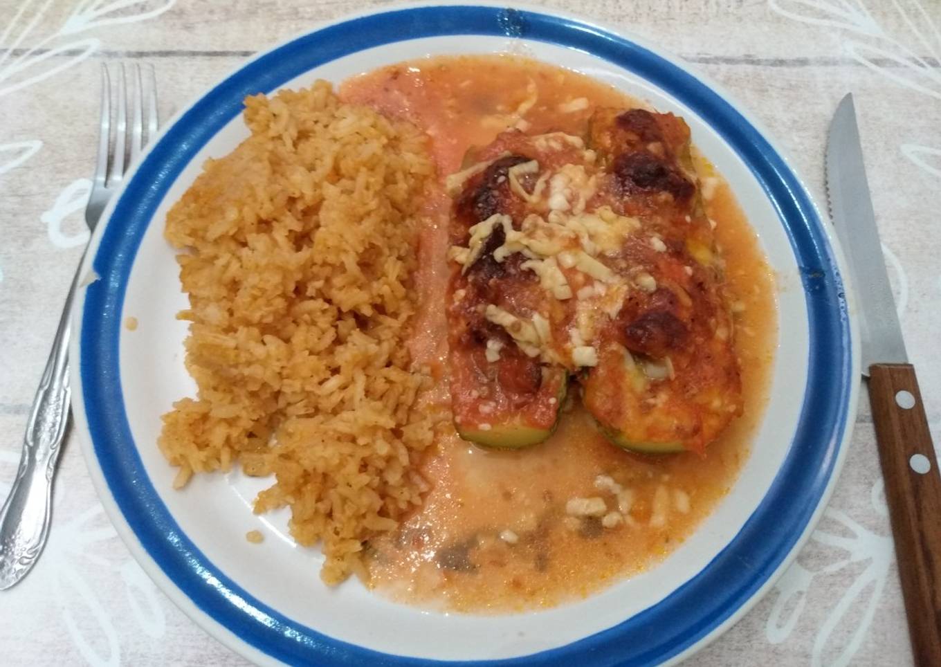Calabacitas horneadas, rellenas de tocino y jamón