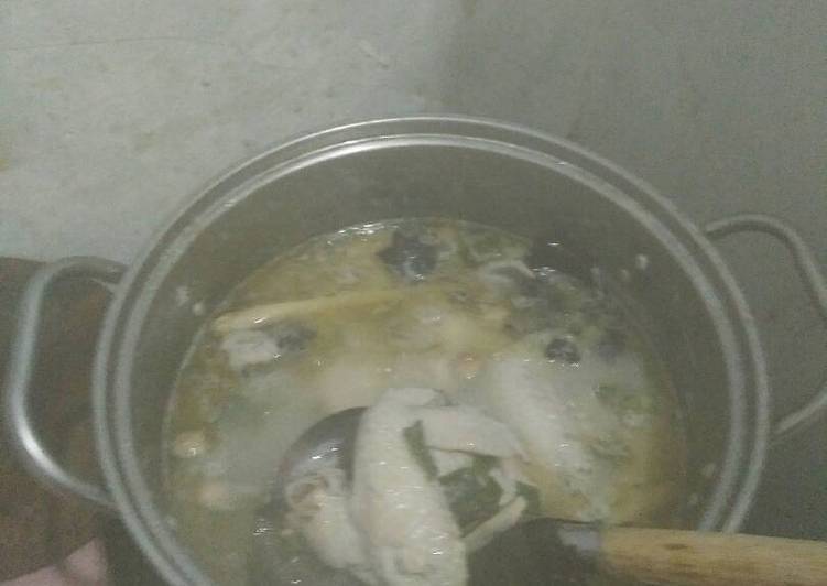 Bagaimana Menyiapkan Soto ayam, Lezat Sekali