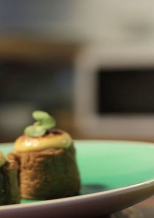 Foto principal de “Pionono” de bacalao, aceitunas negras y glaseado con cítricos