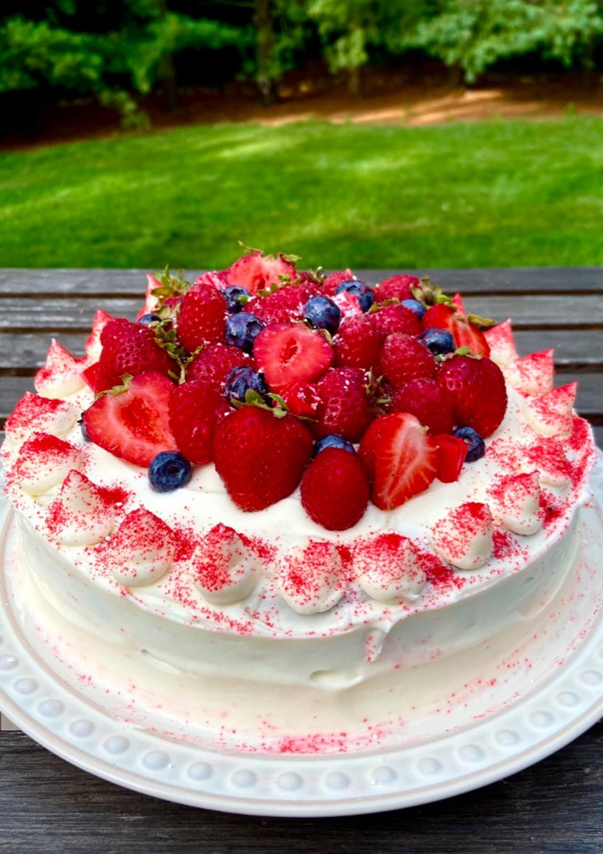 A picture of Strawberry Cake with Cream Cheese Frosting 🎂.