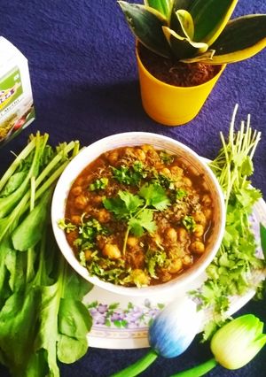 A picture of Palak Chole.