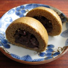 A picture of Steamed Azuki Stuffed Muscovado Cakes.