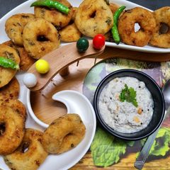 A picture of Potato Semolina Medu Vada.
