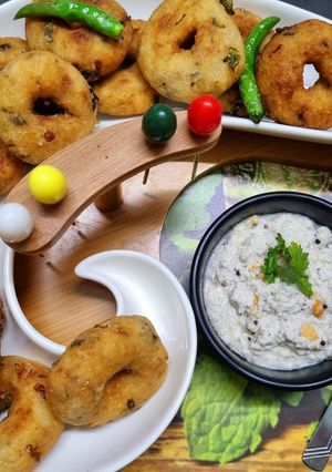 A picture of Potato Semolina Medu Vada.