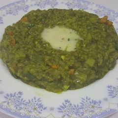 A picture of Sahi veg palak paneer rice.