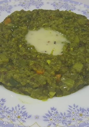 A picture of Sahi veg palak paneer rice.