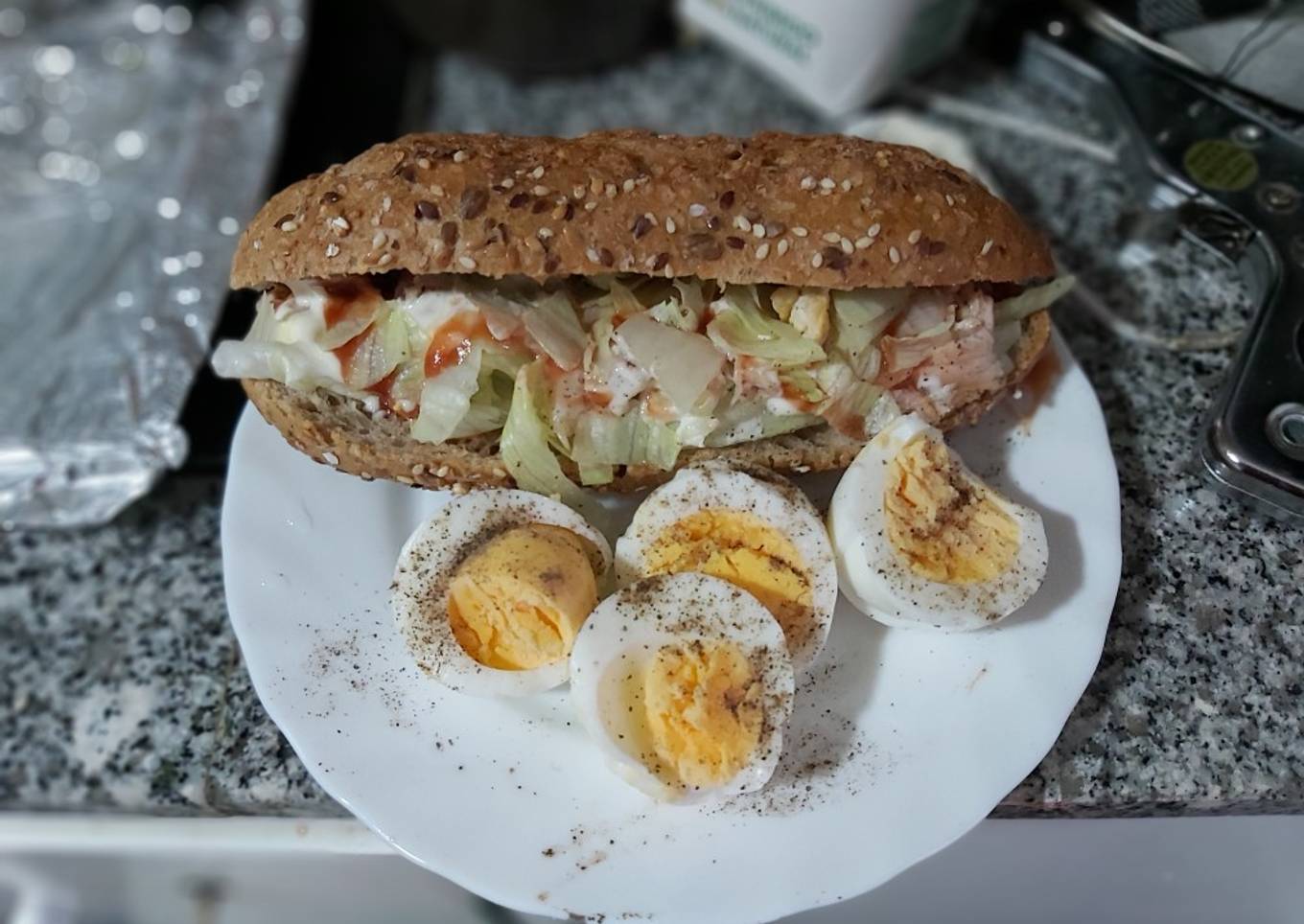 Bran pan with fish and boil eggs