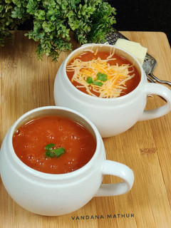 टमाटर सूप (Tomato Soup recipe in Hindi) रेसिपी मुख्य फोटो
