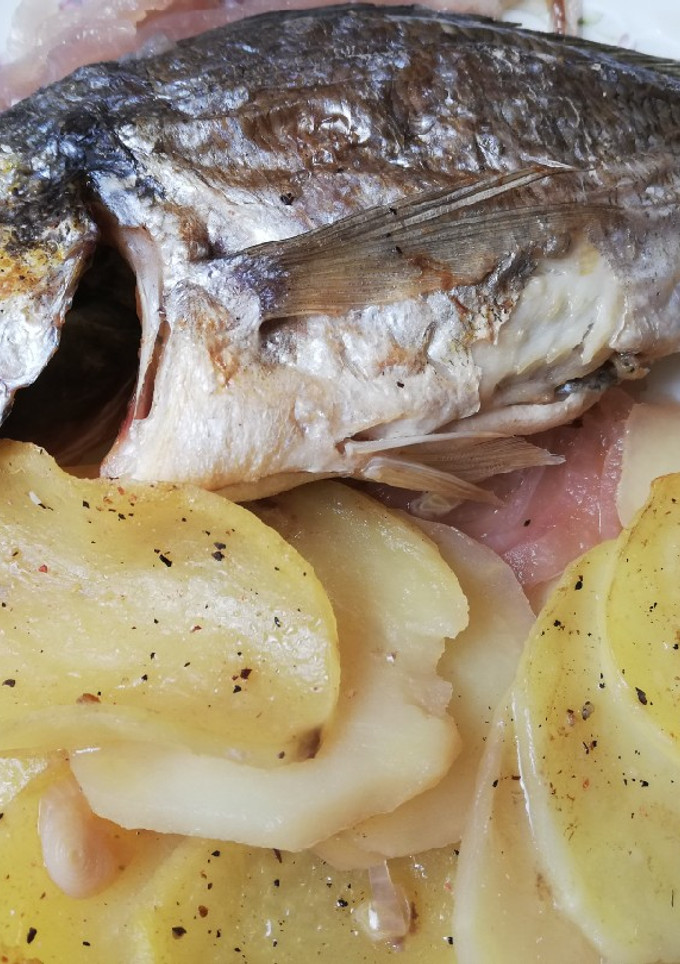 Una foto de Doradas encebolladas al horno