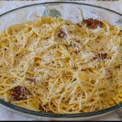 A picture of Spaghetti carbonara.