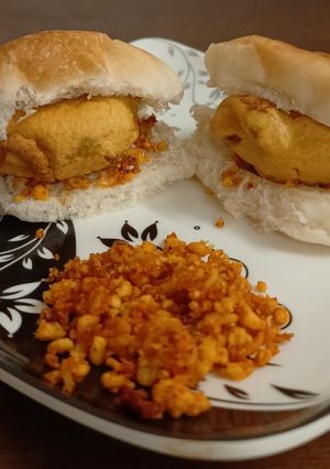 A picture of Sabka Favourite Vadapav.