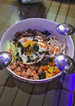 Hình của món Cơm lứt trộn rong biển 🍙.