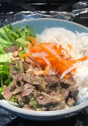 Hình của món Bún lòng gà xào.