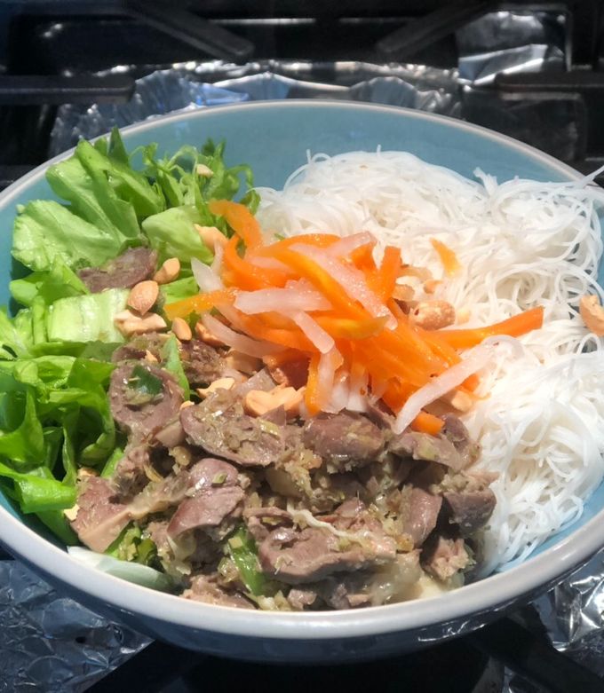Hình của món Bún lòng gà xào.