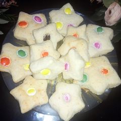 A picture of Smarties coconut cookies.