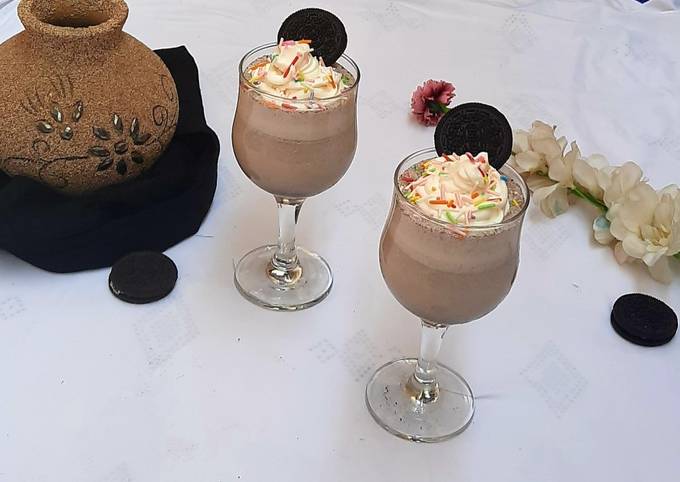 Steps to Make Favorite Oreo milkshake