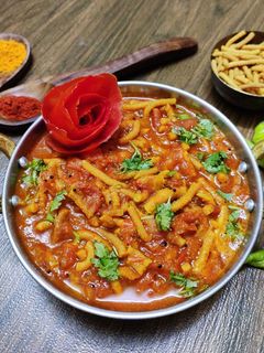 सेव टमाटर की सब्जी (Sev tamatar ki sabzi recipe in Hindi) रेसिपी मुख्य फोटो