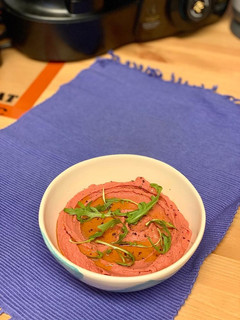 Una foto de Hummus de remolacha en Mambo Cecotec