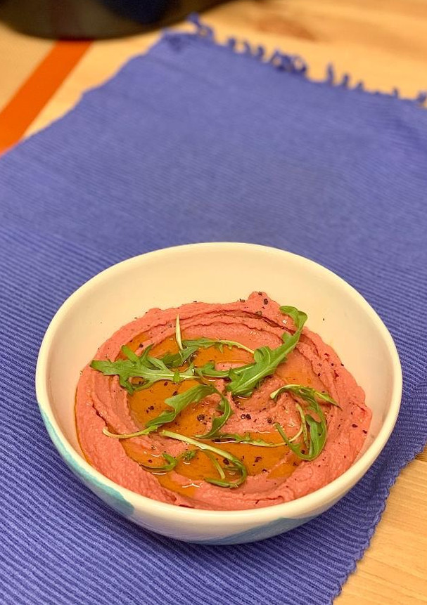 Una foto de Hummus de remolacha en Mambo Cecotec