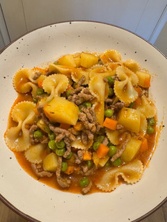Una foto de Fideos guisados con carne y verduras