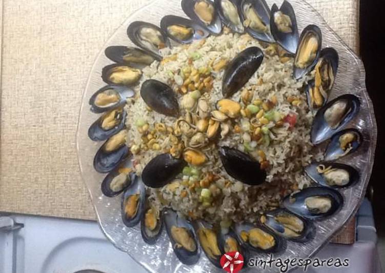 Easiest Way to Prepare Award-winning Perfect midopilafo (mussels with rice)