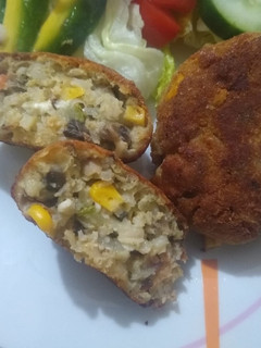 Una foto de Croquetas de Arroz (rellenas de panela y verduras)