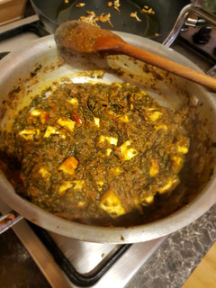 Indiai,tejsajtos spenót egytálétel (Palak Paneer) recept fotója
