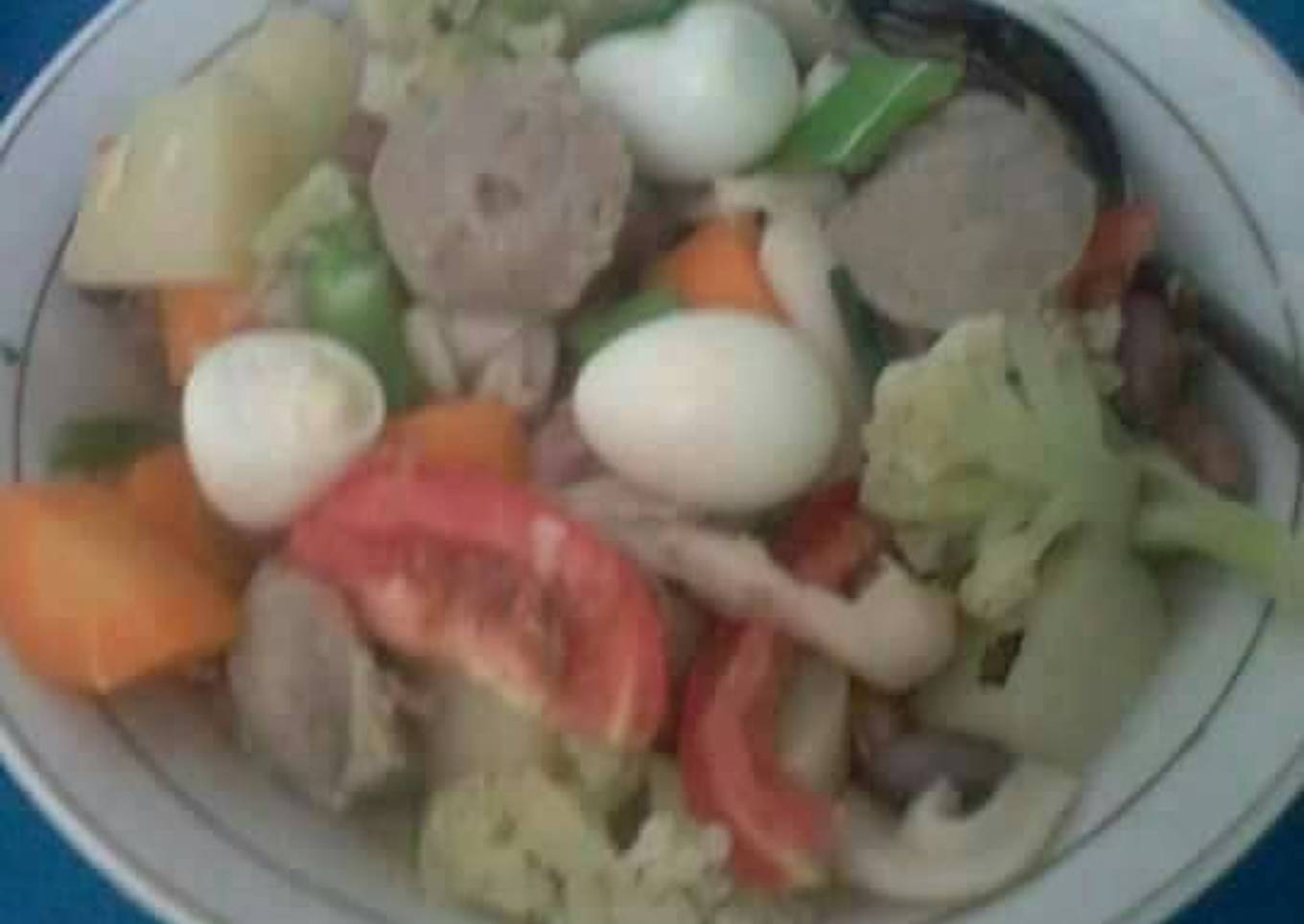 Sup saybak tepuy (sayur,bakso,telur puyuh)