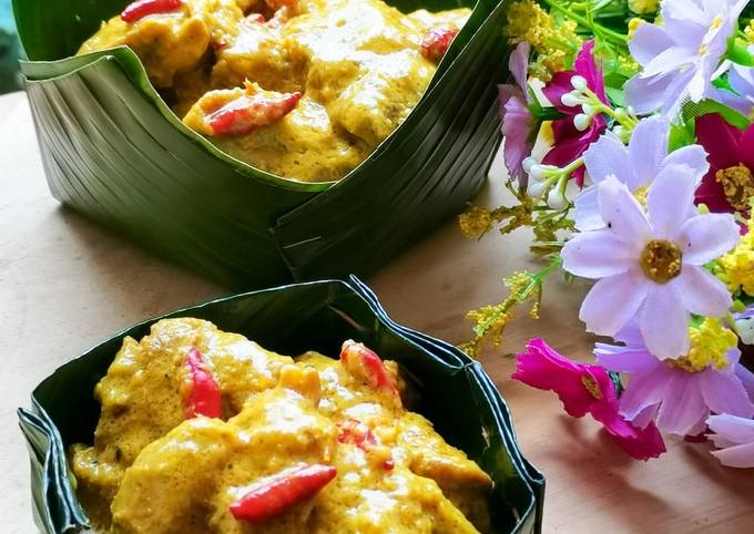Cara membuat Ayam Lodho Khas Jawa Timur With Takir Bunga dan Takir Persegi Cara membuat Ayam Lodho Khas Jawa Timur With Takir Bunga dan Takir Persegi