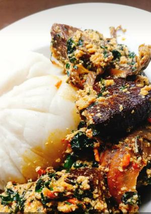 A picture of Egusi soup with fufu.
