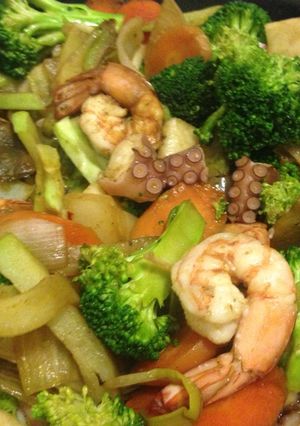 Una foto de Camarones y pulpo estilo cantones