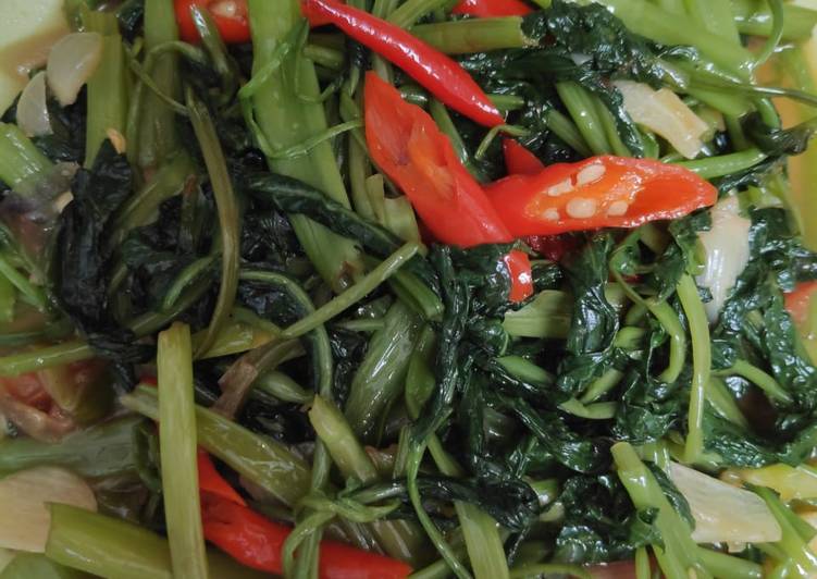 Resep Unik Rahasia kangkung saos tiram yg Renyah dan daunnya hijau segarr Yummy Mantul