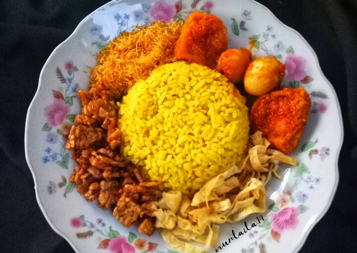 Nasi kuning mantuliti