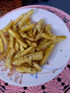 કાચા કેળા ની ફ્રેન્ચ ફ્રાય (Kacha Kela French Fry Recipe In Gujarati) રેસીપી મુખ્ય ફોટો