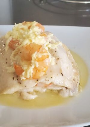 Una foto de Filete de pescado relleno de camarones